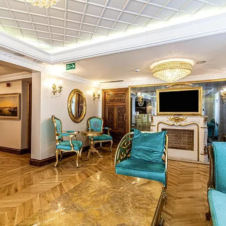 Gorgeous In Historic Mansion In Beylerbeyi Istanbul