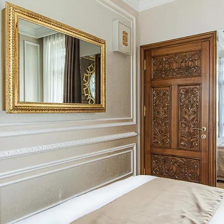 Gorgeous In Historic Mansion In Beylerbeyi Апартаменты *