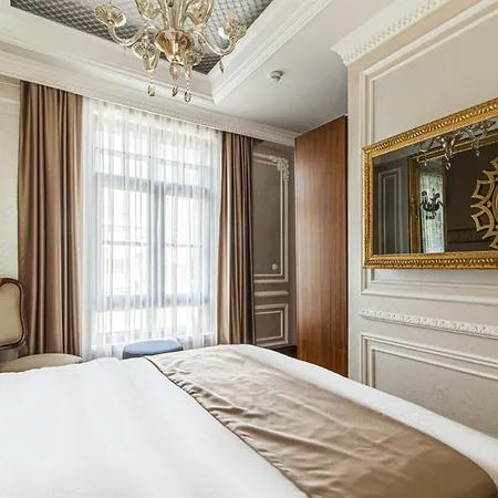 Gorgeous In Historic Mansion In Beylerbeyi *