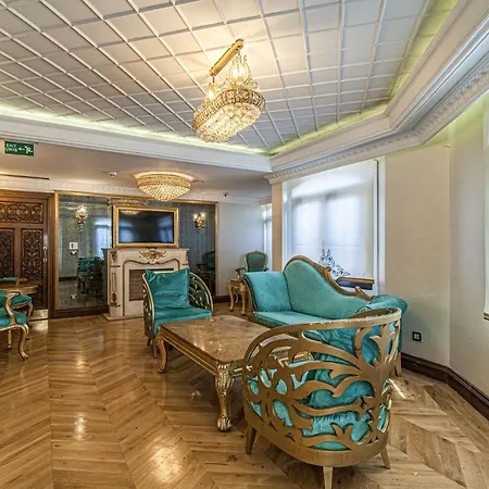 Gorgeous In Historic Mansion In Beylerbeyi *